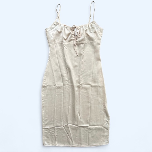 Kendall & Kylie Silky Satin Spaghetti Strap Midi Slip Dress in Cream Size Small - Picture 1 of 11